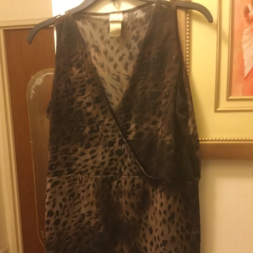 ORANGE USA ANIMAL PRINT SLEEVELESS V-NECK BLOUSE